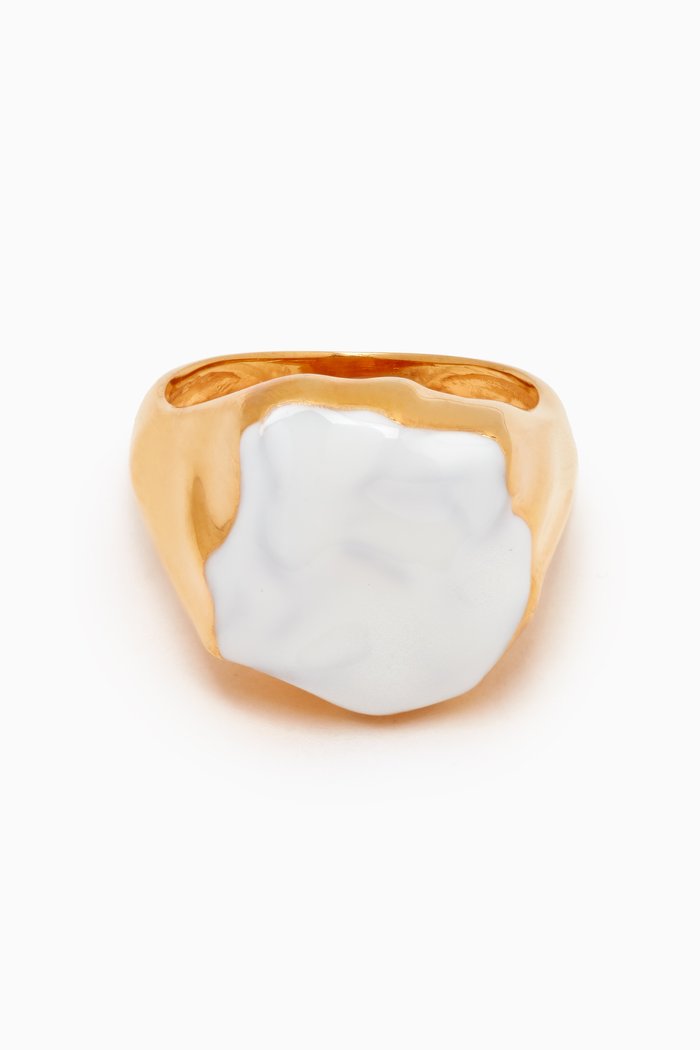 

Feminine Waves Signet Ring in Gold Plating, White