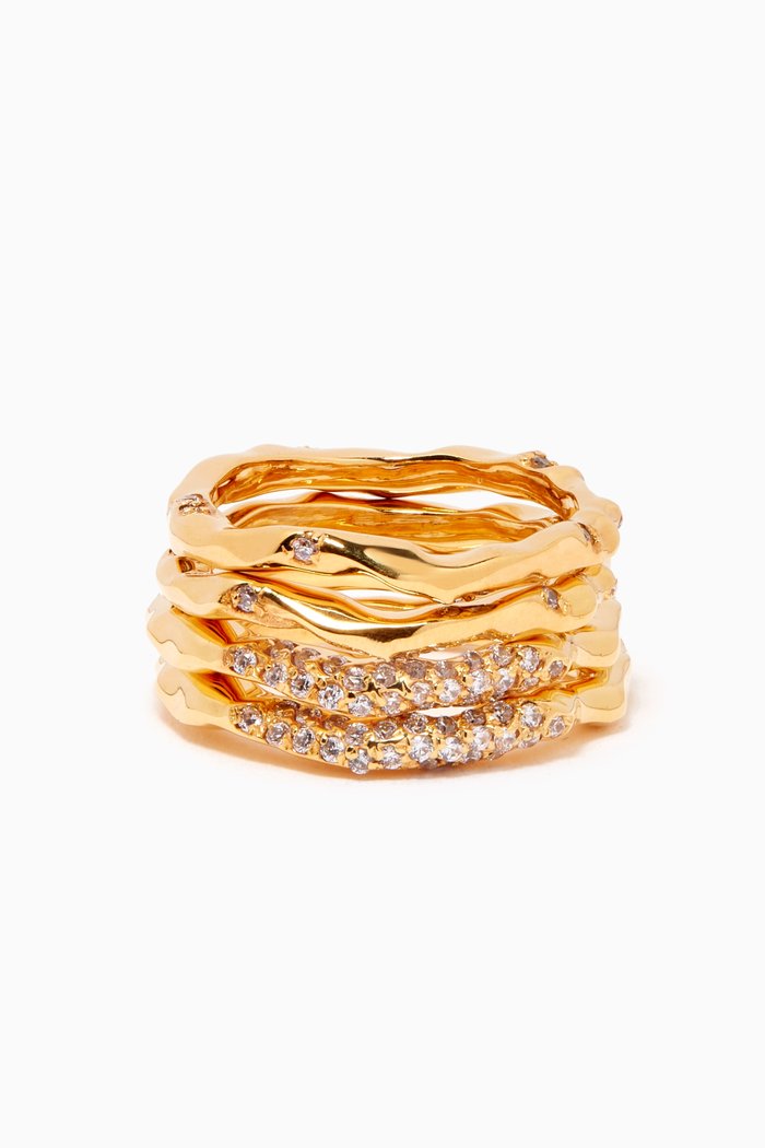 

Feminine Waves Pavé Ring Set in 18kt Gold Plating