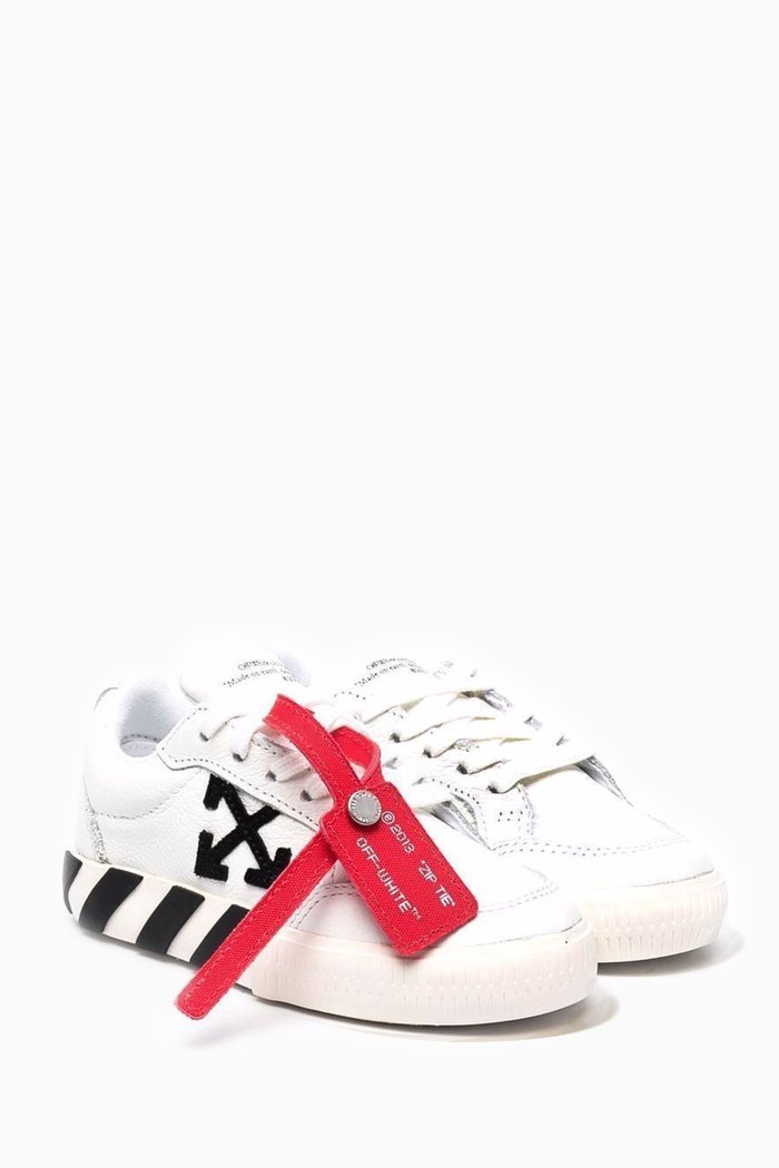 

Low Vulcanized Sneakers in Calf Leather, White