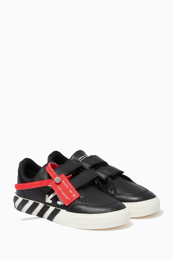 

Low Vulcanized Sneakers in Calf Leather, Black