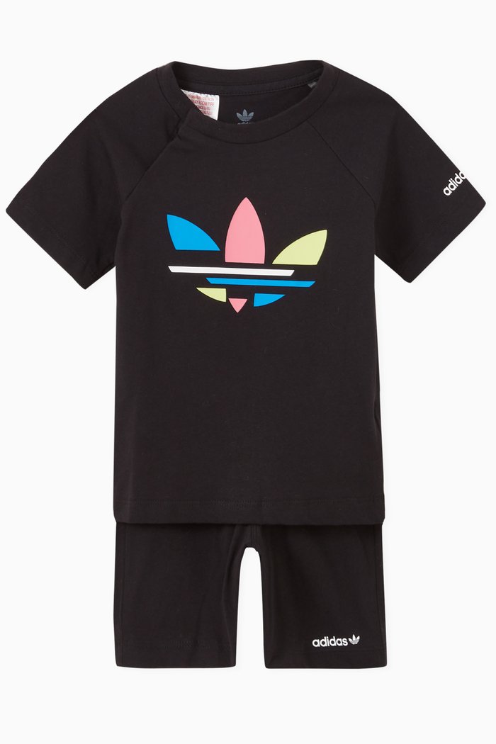 

Adicolor Shorts and T-shirt Set in Jersey, Black