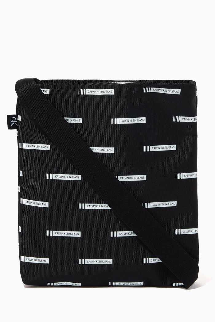 

Sport Essential Flatpack Crossbody Bag in Recycled Polyester, Black