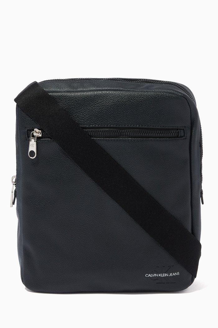 

Micro Pebble Logo Reporter Bag in Faux Leather, Black