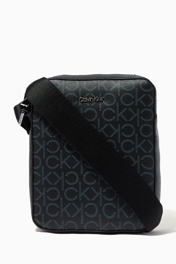 

Minimalism Crossbody Bag in Faux Leather, Black