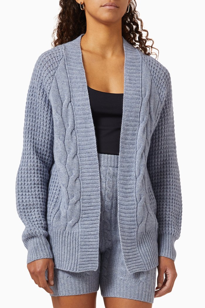 

IA Essentials Cardigan in Cable Knit, Grey