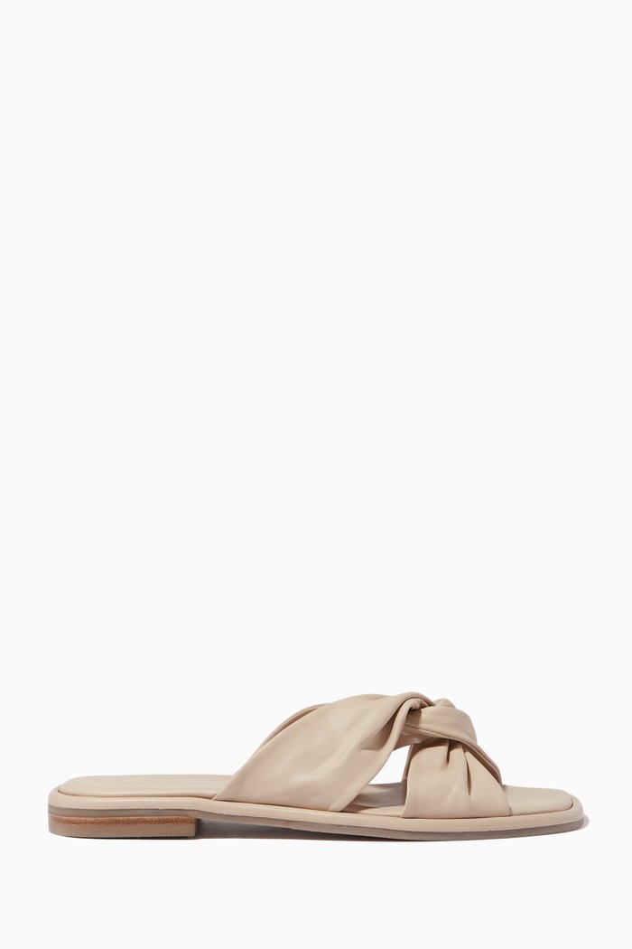 

Pebba Flat Sandals in Leather, Neutral