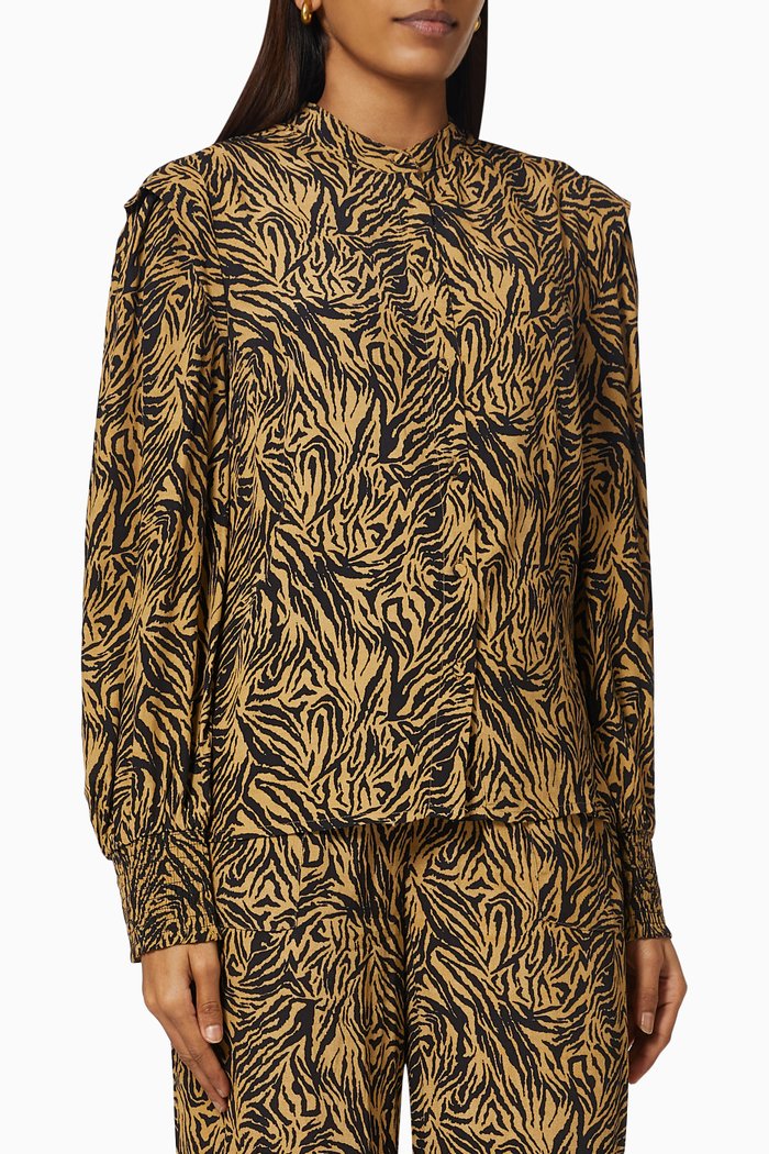 

Yasninno Long Sleeved Shirt in Viscose, Black
