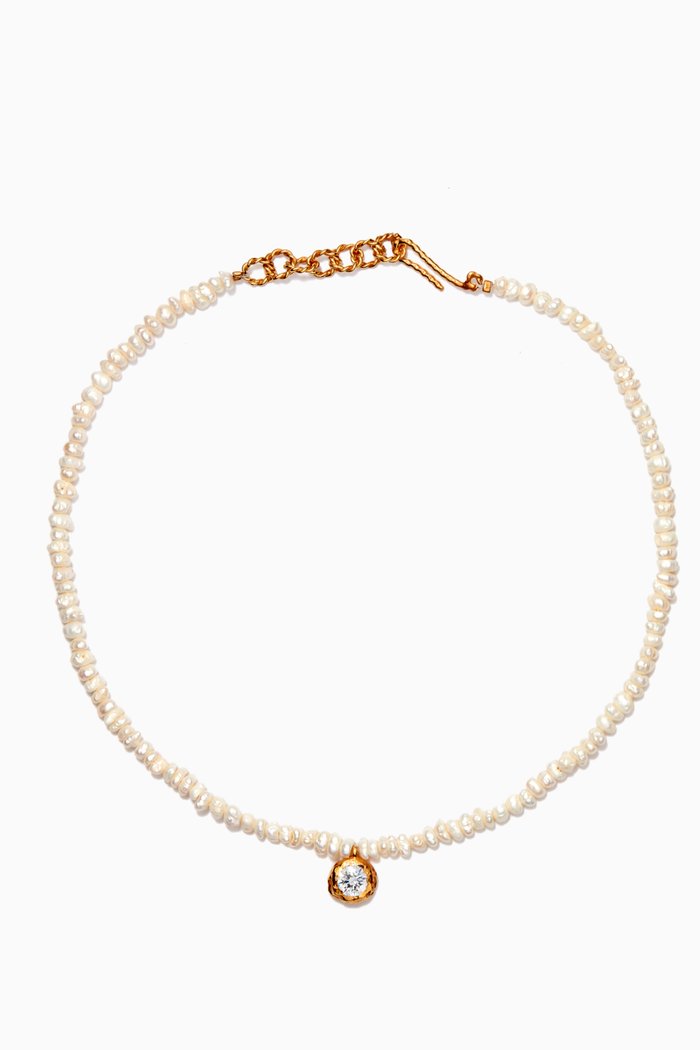 

Round Pendant Pearl Choker in 18kt Gold Plating