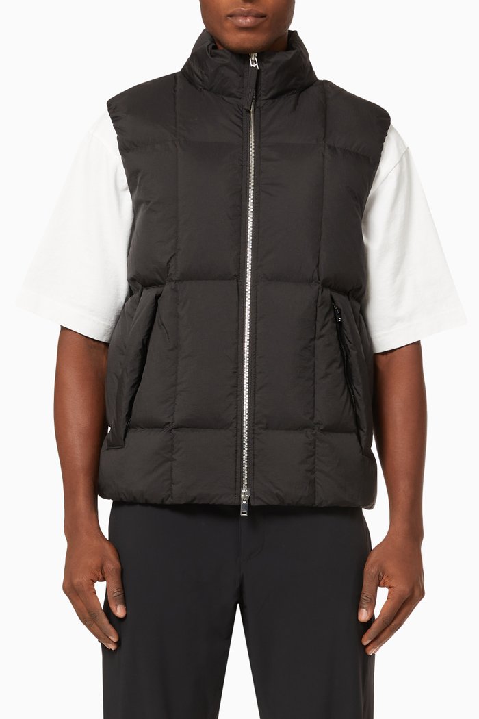Puffer Vest in Water-resistant Nylon, Black