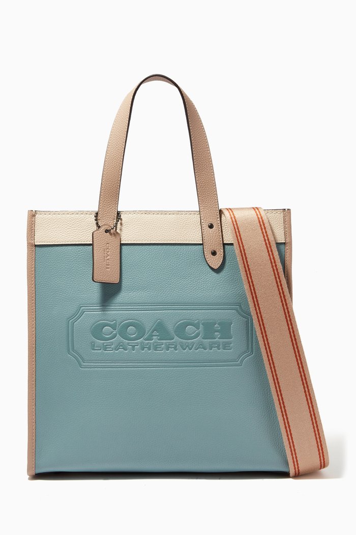 

Field Tote 22 With Coach Badge in Pebbled Leather, Multicolor