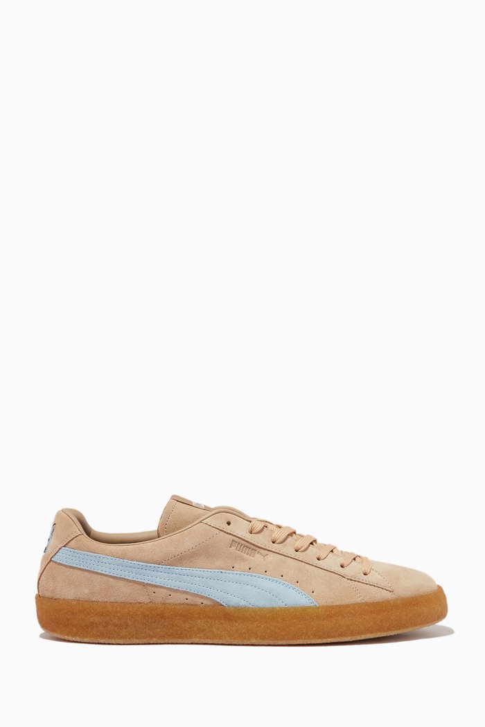 

x Maison Kitsuné Sneakers in Suede, Neutral