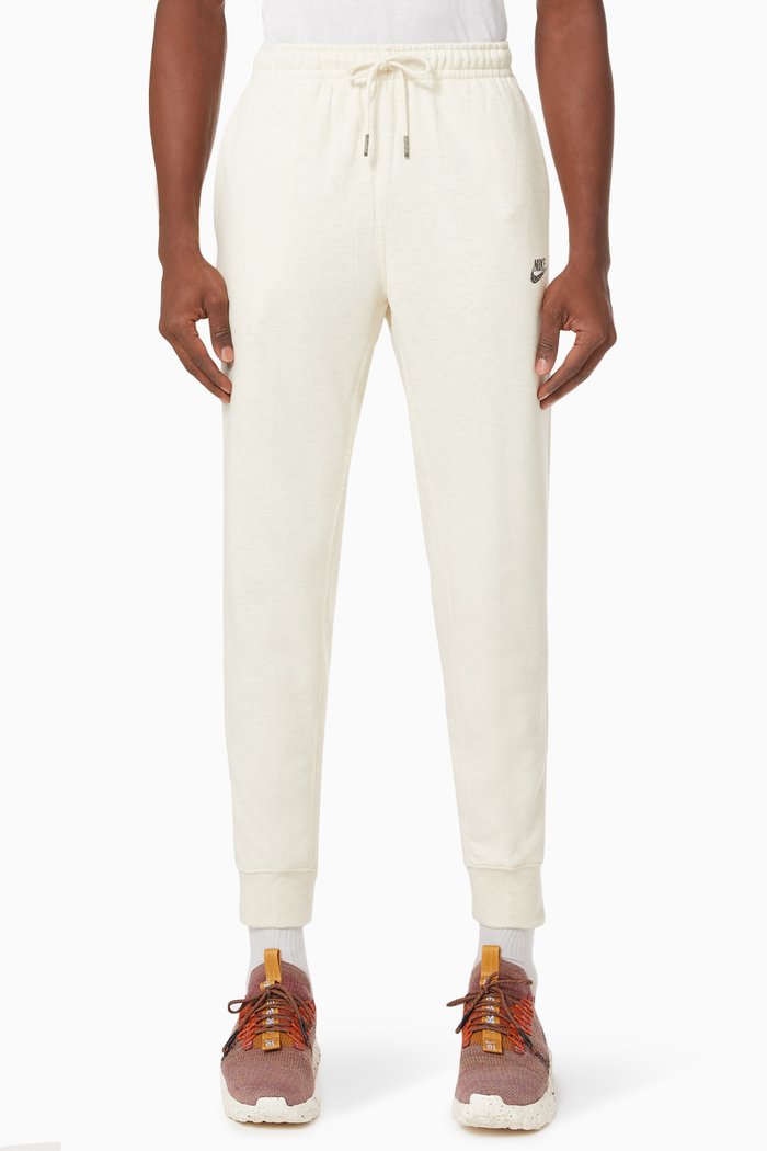 

Sportswear Sport Essentials+ Joggers in Nike Grind, Neutral