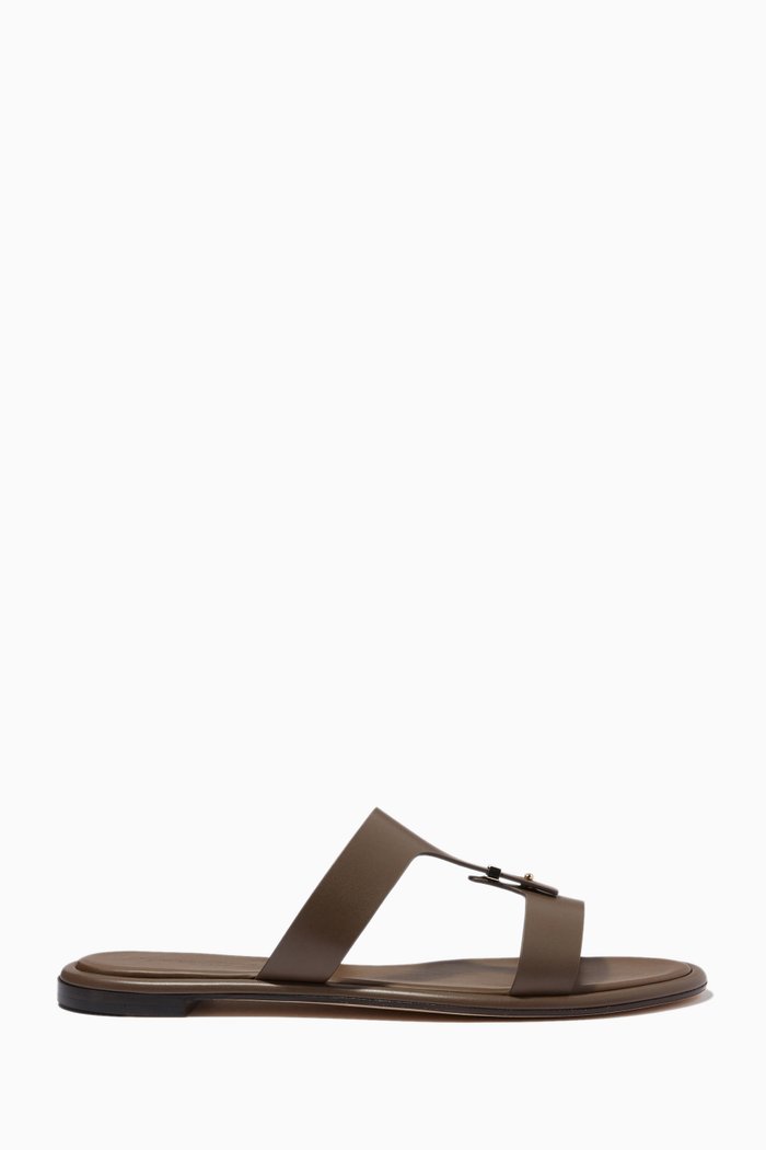 

Charlotte Logo Flat Sandals in Leather, Brown