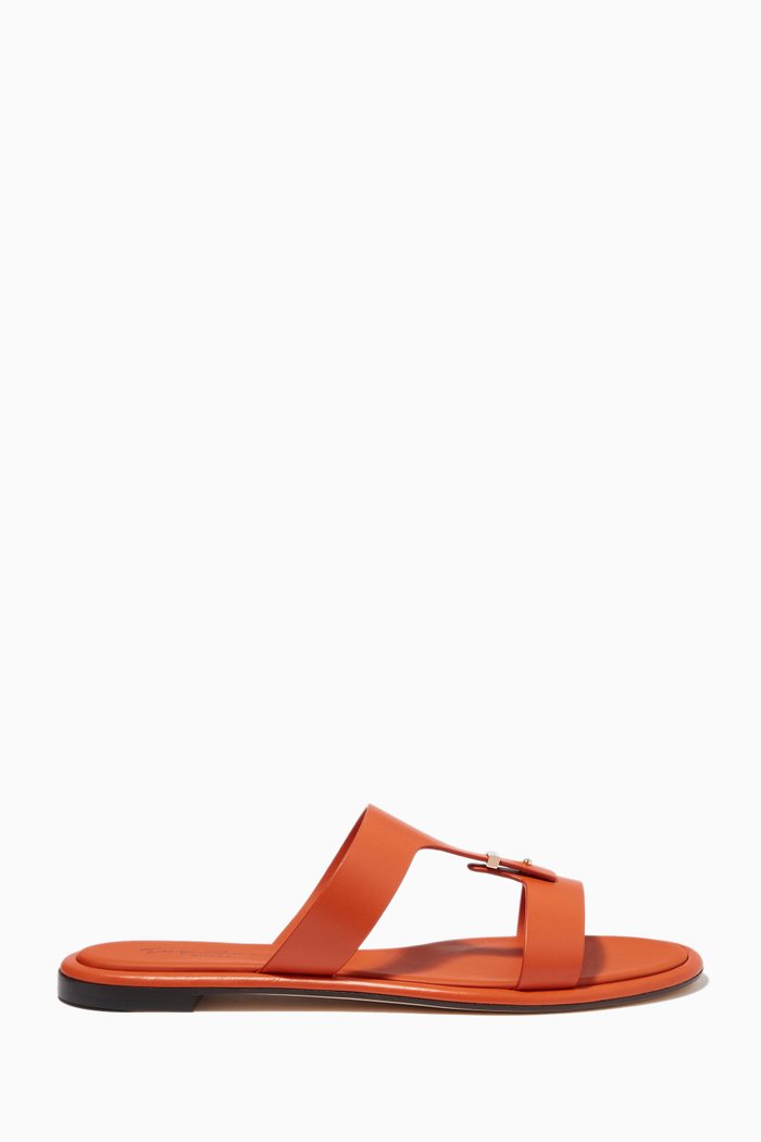 

Charlotte Logo Flat Sandals in Leather, Orange