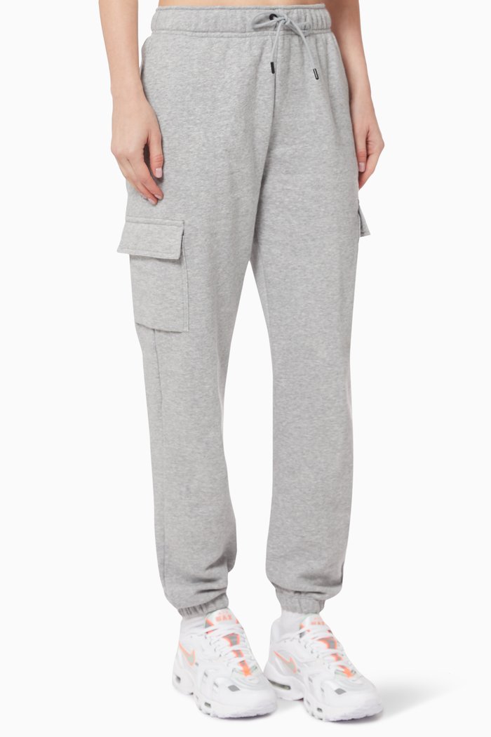 

Sportswear Essentials Mid-rise Cargo Pants in Brushed Fleece, Grey