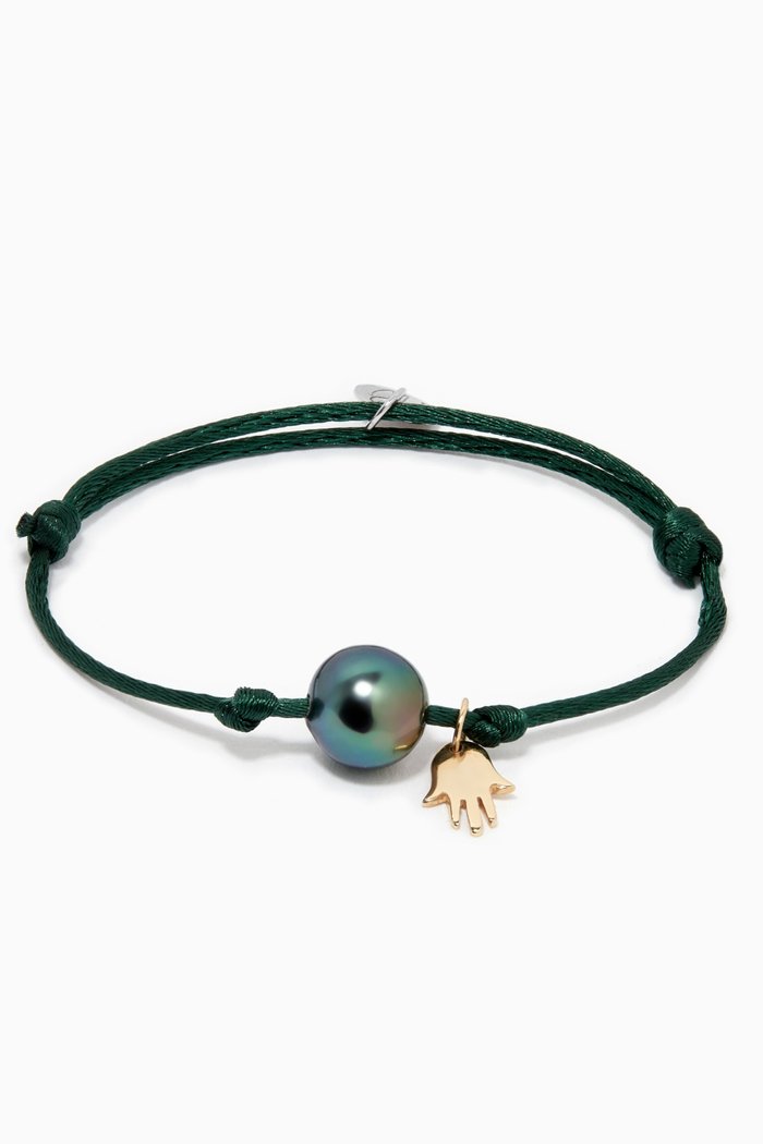 

Wan Design Pearl Bracelet with Hand of Fatima Charm in 18kt Yellow Gold