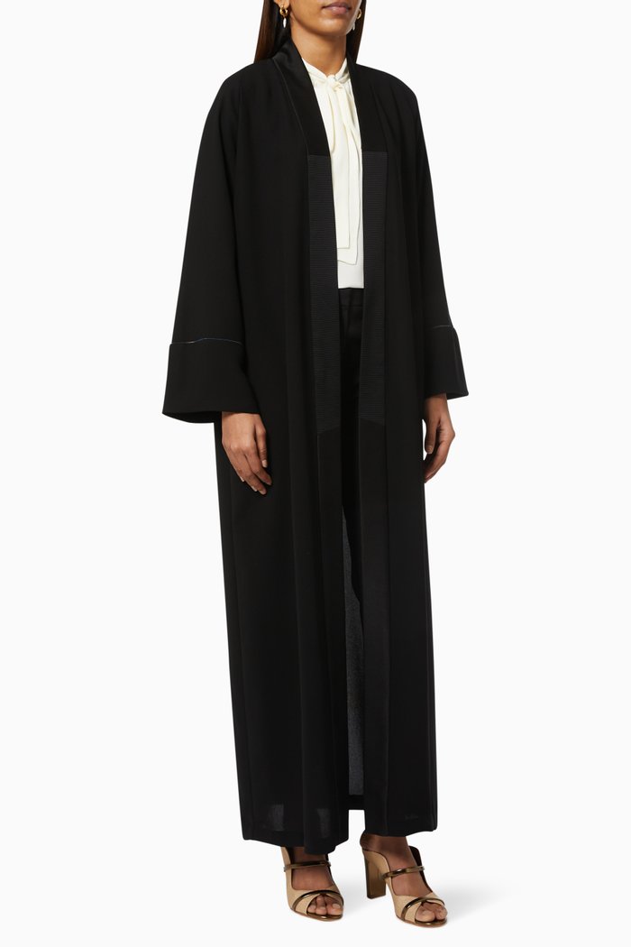 

Minimal Monochrome Abaya in Crepe, Black