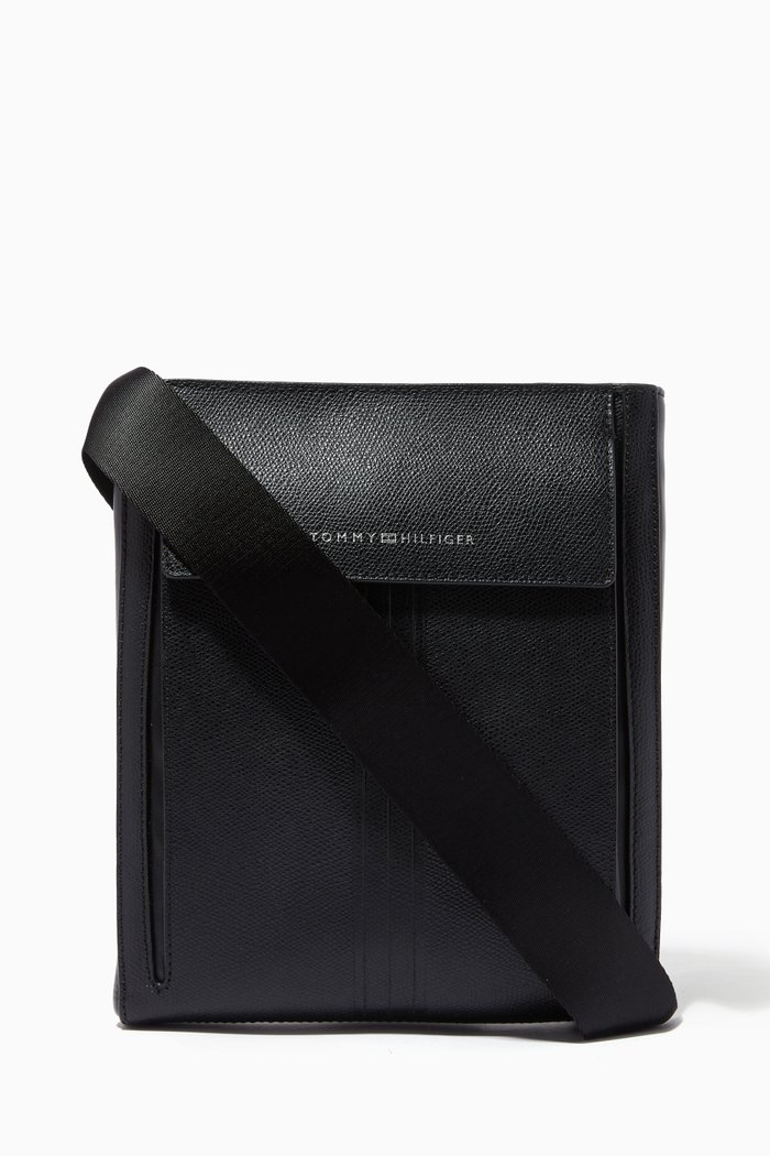 

TH Business Crossbody Bag in Pebbled Leather, Black