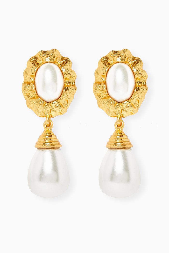 

Sandy Clip Earrings with Pearls in 24kt Gold Plating, White