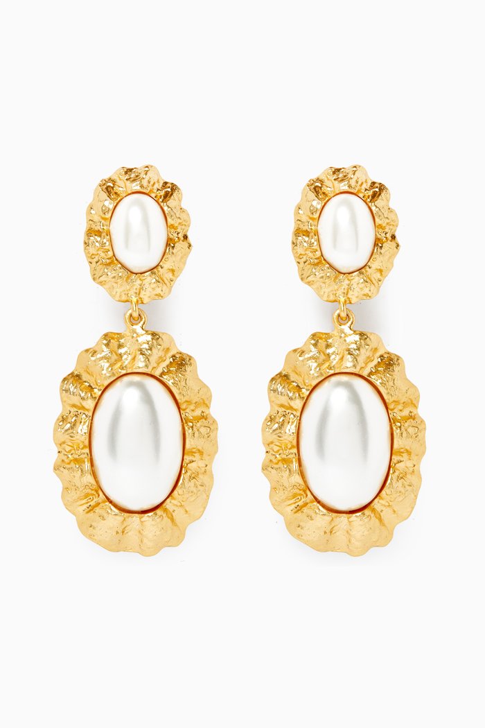 

Shell Clip Earrings with Pearls in 24kt Gold Plating, White