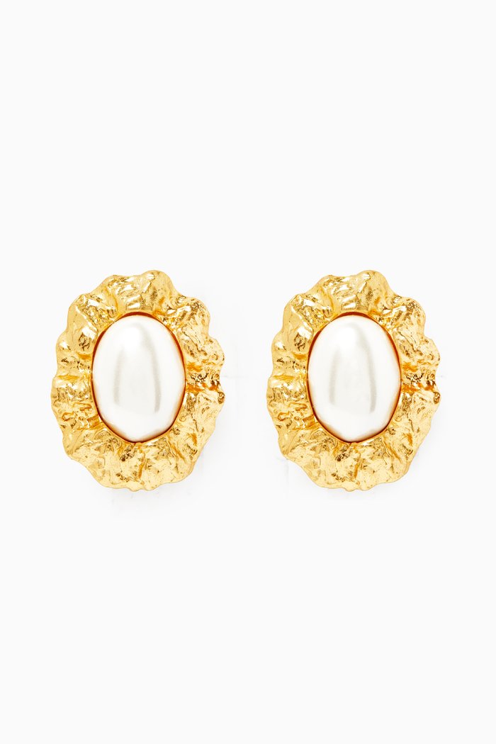 

Euphoria Shell Stud Clip Earrings with Pearls in 24kt Gold Plating, White