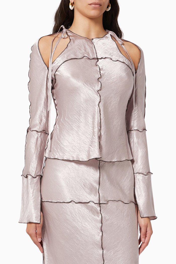

Curly Cut Out Top in Satin, Purple