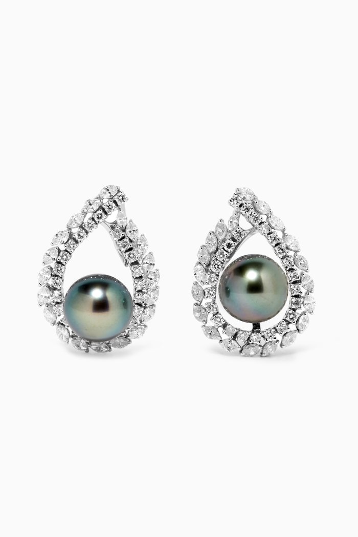 

Chance Pearl Earrings with Diamonds in 18kt White Gold, Silver