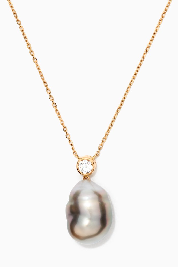 

Baroque Pearl Necklace with Diamond in 18kt Yellow Gold
