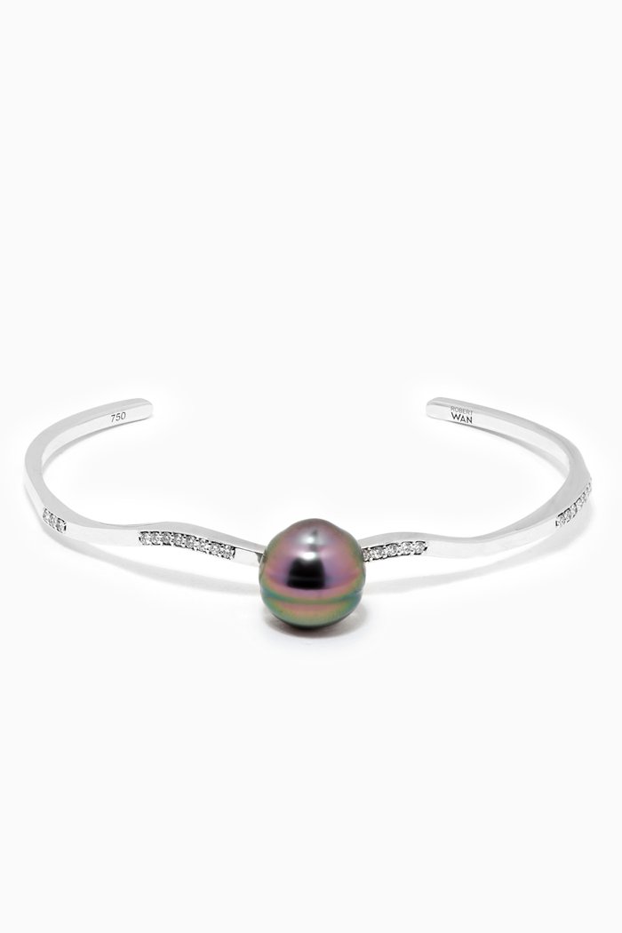 

Contour Pearl Bangle with Diamonds in 18kt White Gold, Silver
