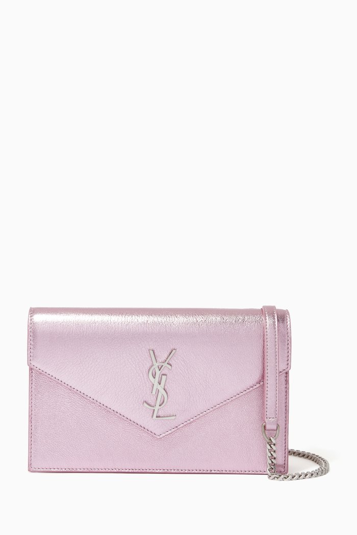 

Envelope Chain Wallet in Metallized Leather, Pink