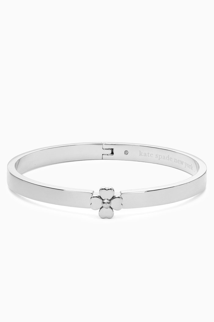 

Heritage Spade Flower Thin Bangle in Metal, Silver