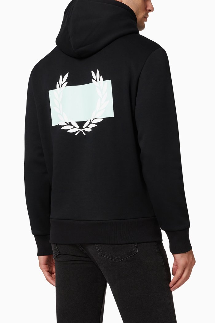 

Laurel Wreath Print Hooded Sweatshirt in Fleece, Black