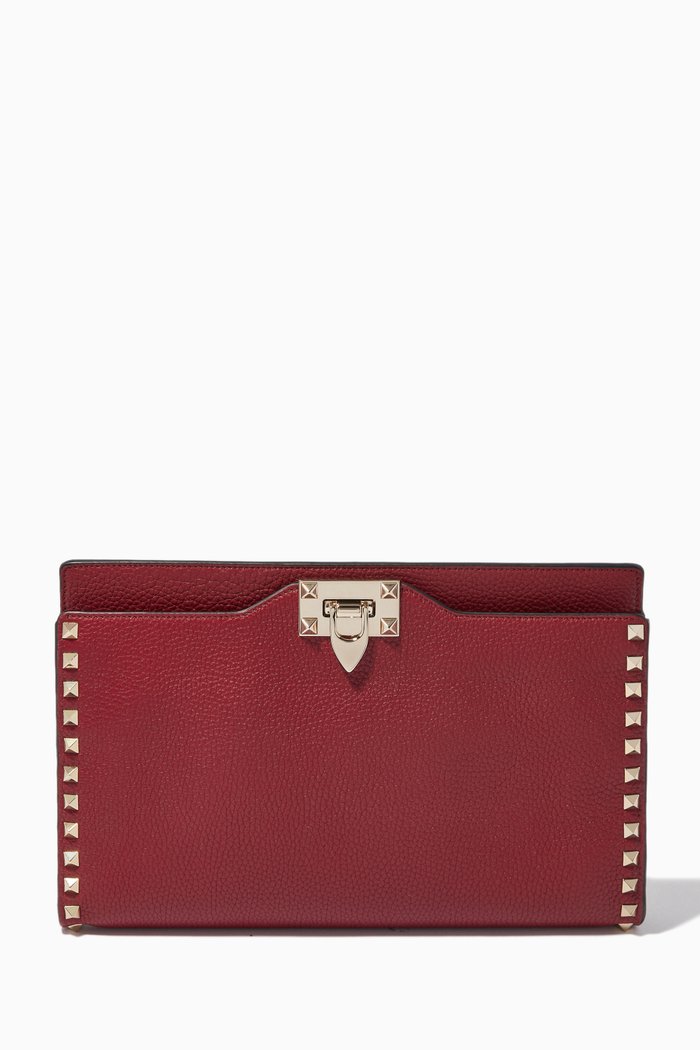 

Valentino Garavani Rockstud Large Flat Pouch in Leather, Burgundy