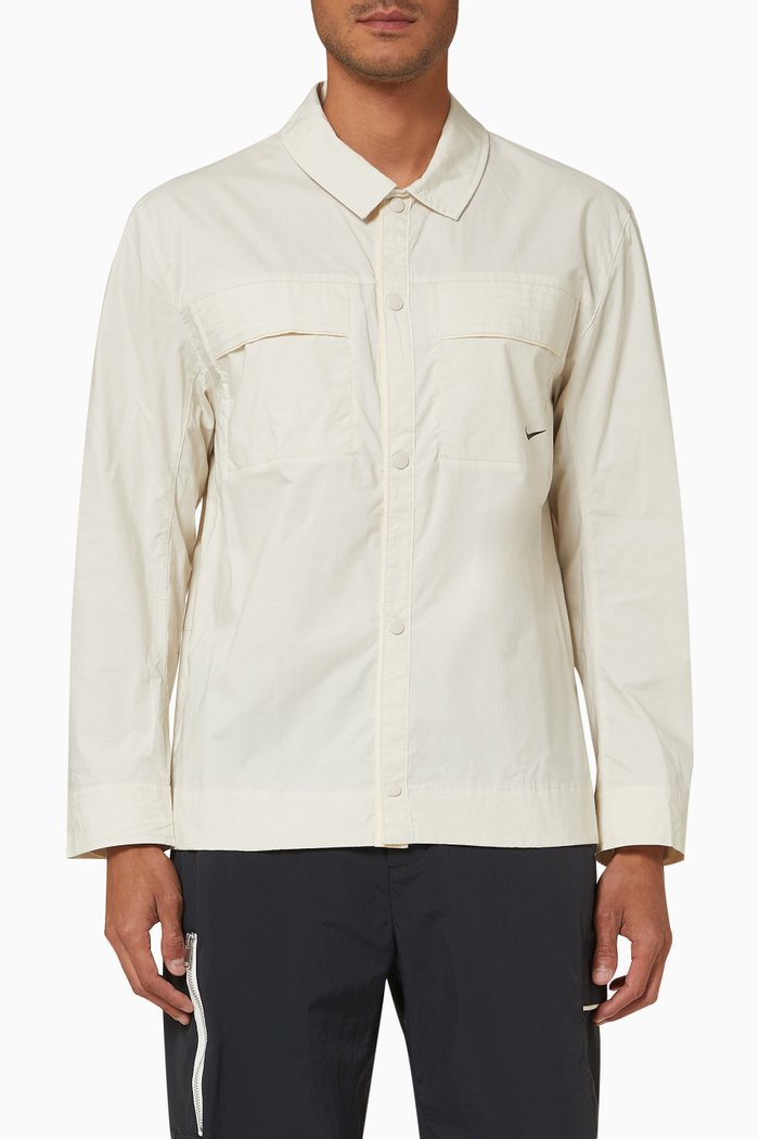 

Essentials Woven Shirt in Cotton, Neutral