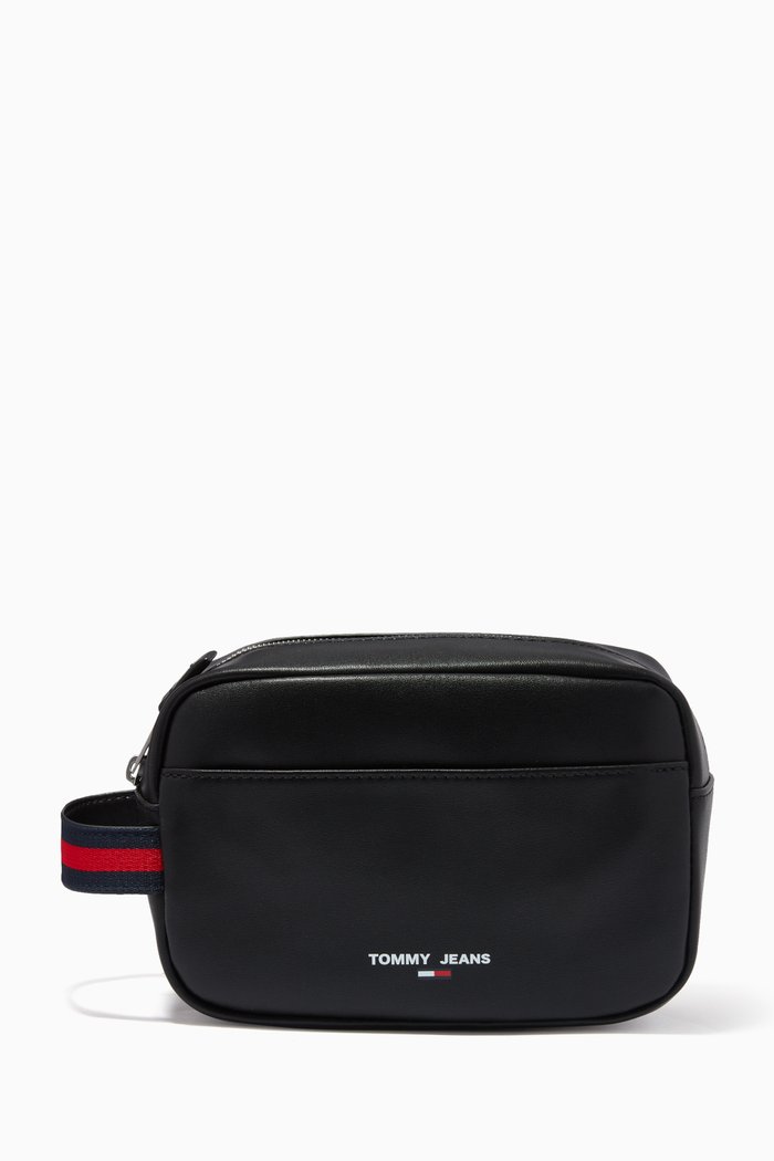 

Essential Washbag in Recycled Leather, Black