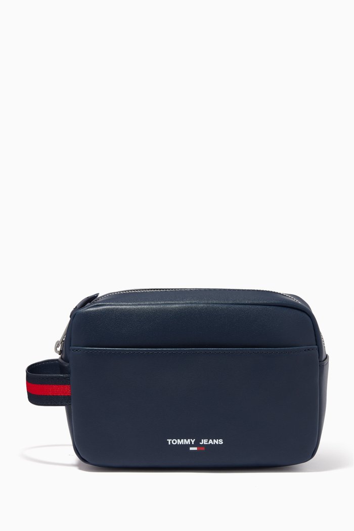 

Essential Washbag in Recycled Leather, Blue