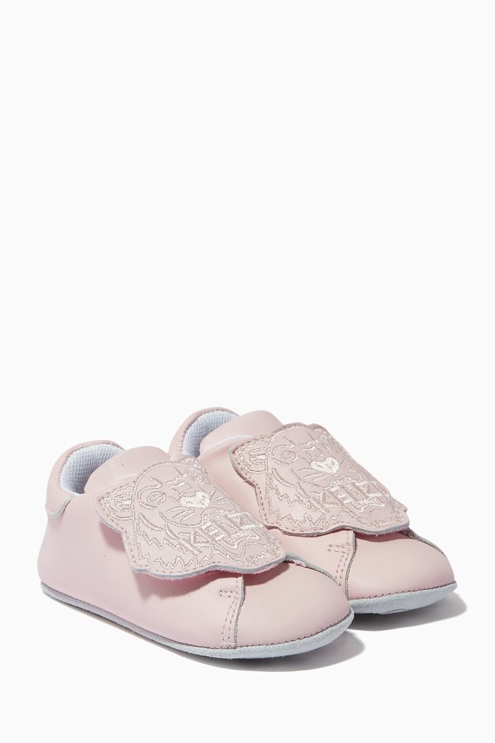 

Embroidered Logo Soft Sole Shoes in Leather, Pink