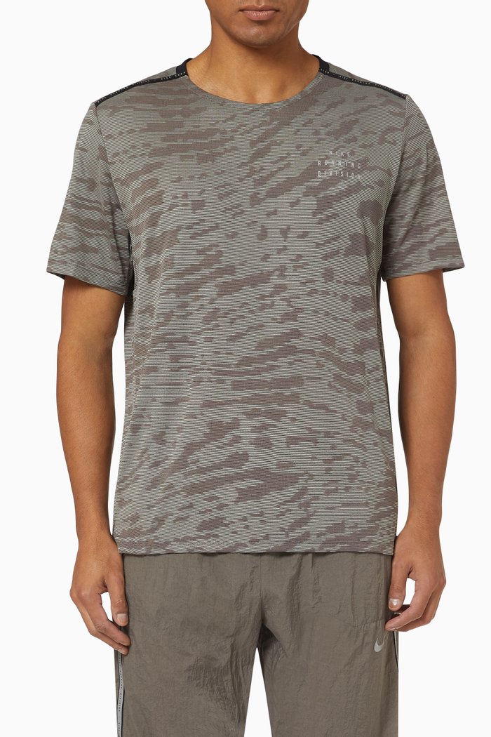 

T-shirt in Nylon, Grey