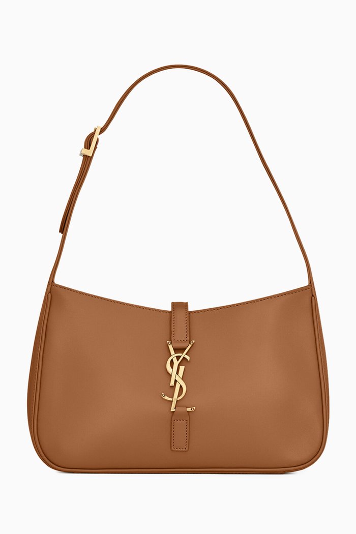 

Le 5 À 7 Hobo Bag in Smooth Leather, Neutral