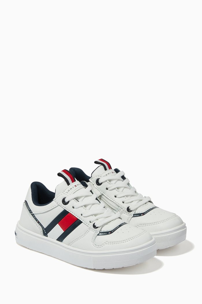 

Logo Flag Low Top Sneakers in Faux Leather, White