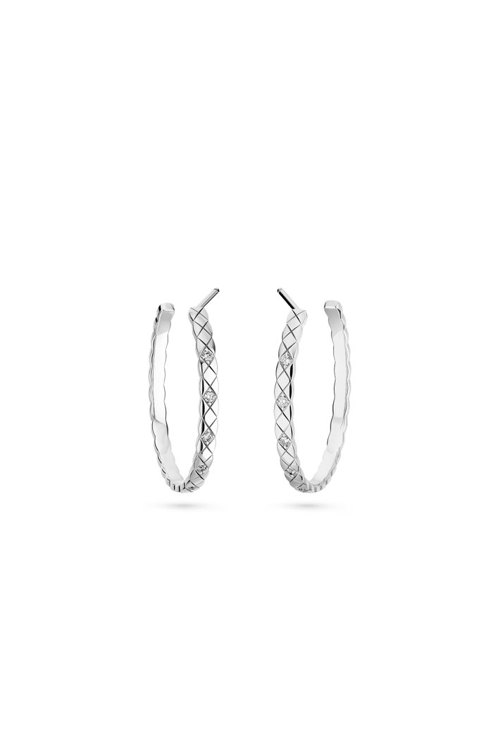 

Quilted motif, 18K white gold, diamonds