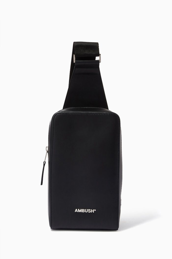 

One Shoulder Crossbody Bag in Leather, Black