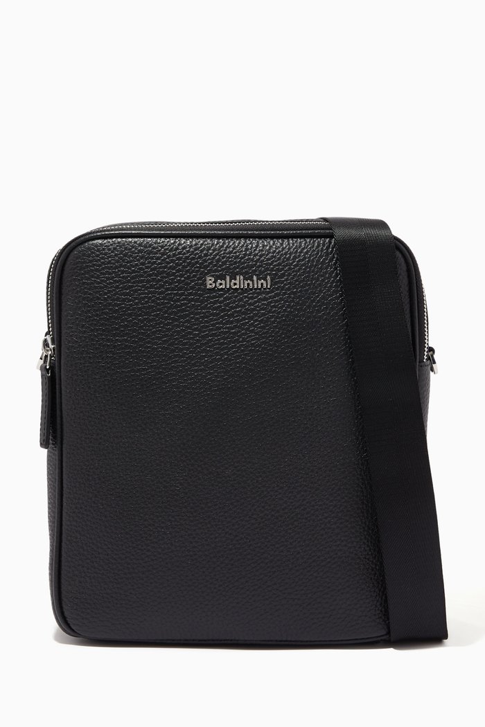 

Crossbody Bag in Grained Leather, Black
