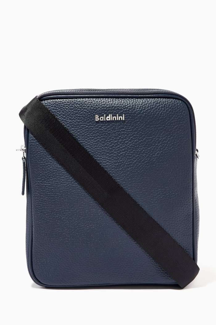 

Crossbody Bag in Grained Leather, Blue