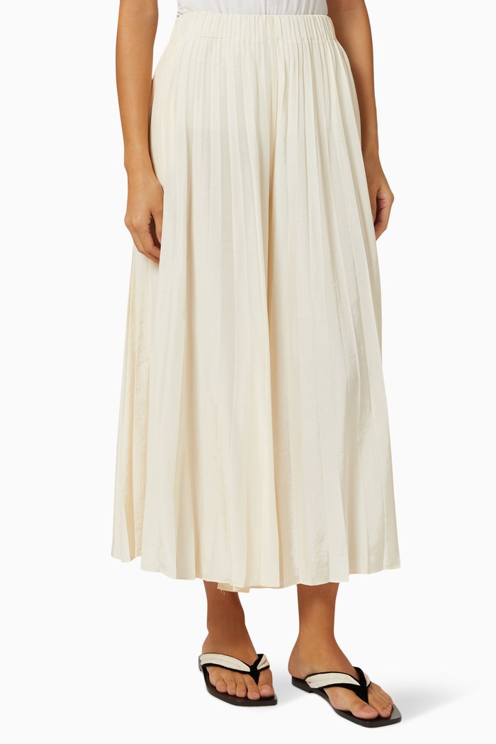 

Pleated Wide Leg Pants in Satin, White