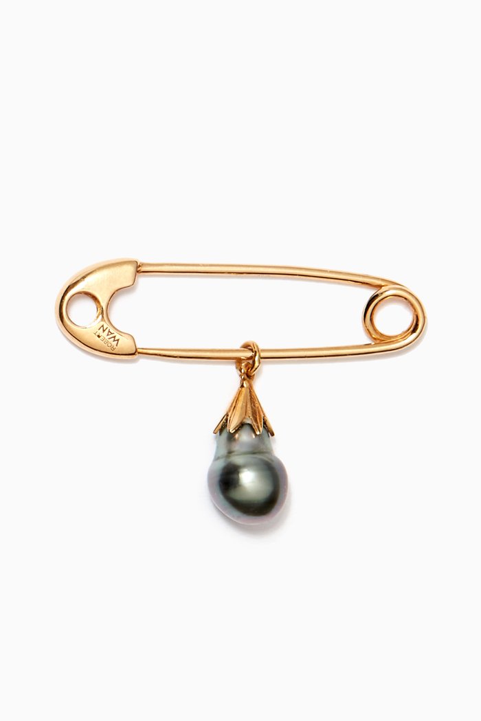 

Pearl Drop Safety Pin in 18kt Yellow Gold