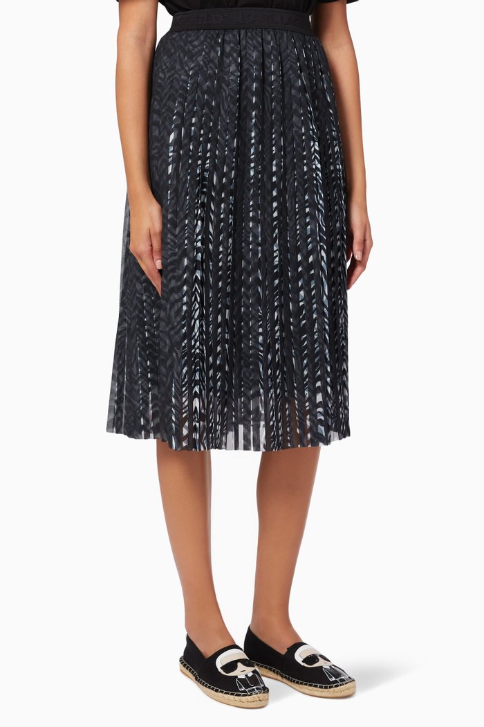 Pleated Skirt in Satin, Black