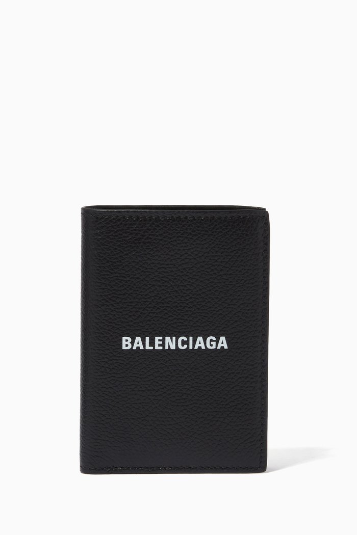 

Cash Bi-fold Vertical Wallet in Grained Leather, Black