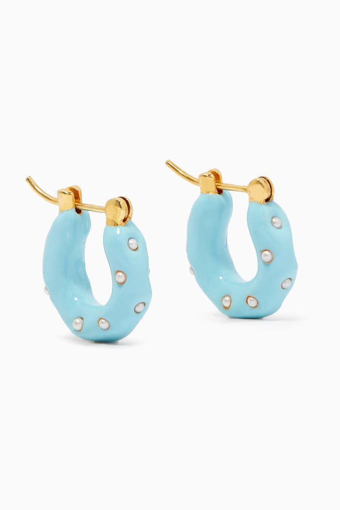 

Feminine Waves Mini Pearl Hoops in 18kt Gold-plated Brass, Blue