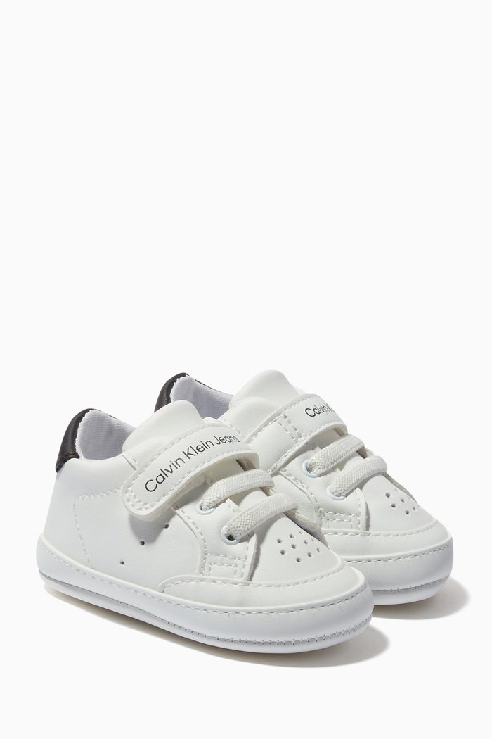 

Walking Shoes in Faux Leather, White